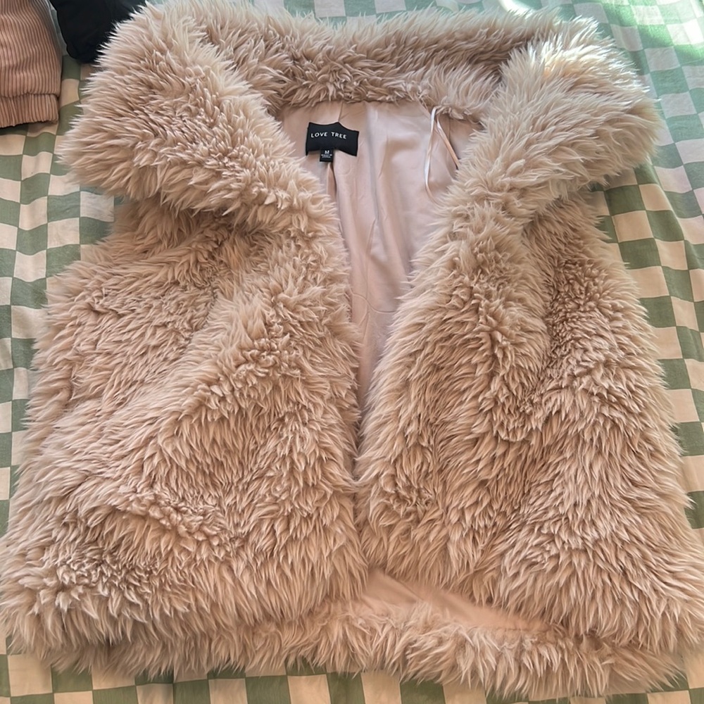 Love Tree Faux Fur Vest size M